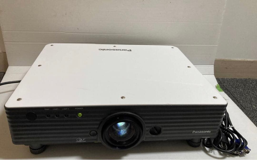 PANASONIC TH-D5500L ★ 5000ルーメン　最大投写600 型