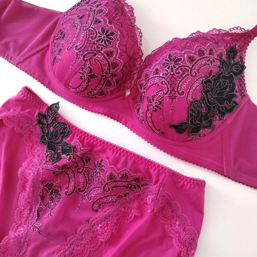 【新品】ワコール《サルート》74group 小さく見せるブラ E75/L