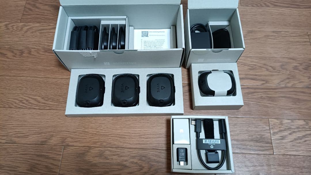 vive Ultimamte Tracker 3＋1 (合計4個とドングル1つ)