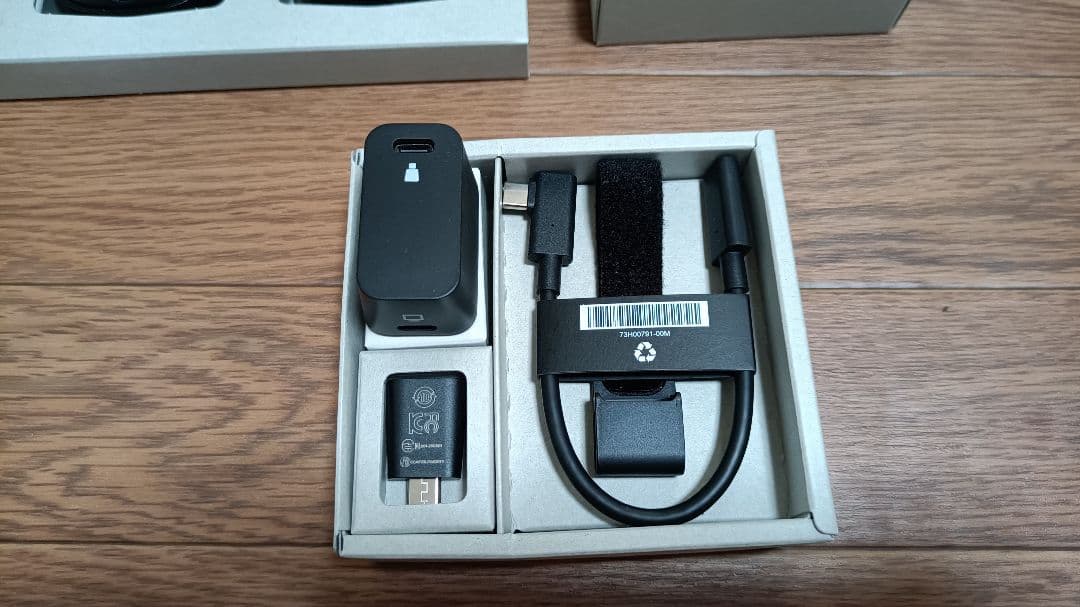 vive Ultimamte Tracker 3＋1 (合計4個とドングル1つ)