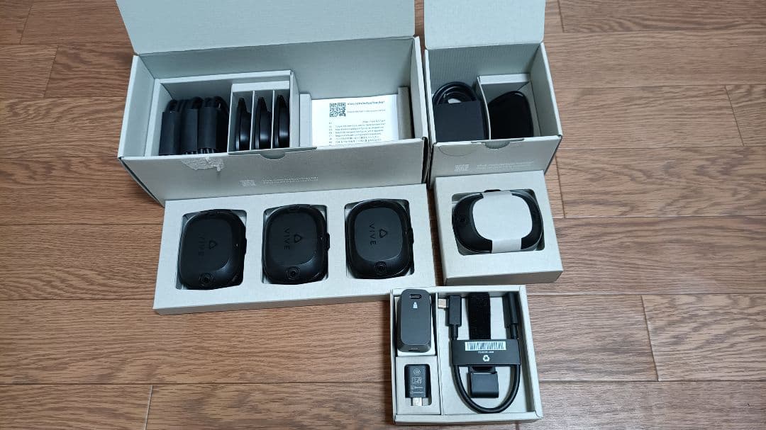 vive Ultimamte Tracker 3＋1 (合計4個とドングル1つ)