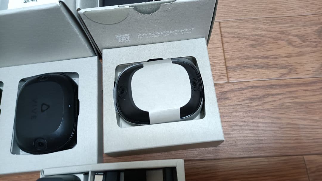 vive Ultimamte Tracker 3＋1 (合計4個とドングル1つ)