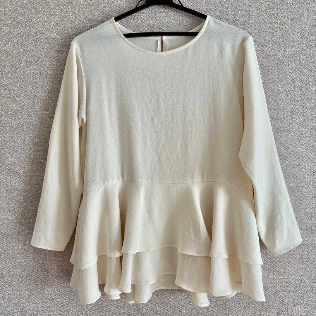 【極美品】BEARDSLEY ビアズリー　裾フリルブラウス　フリーサイズ