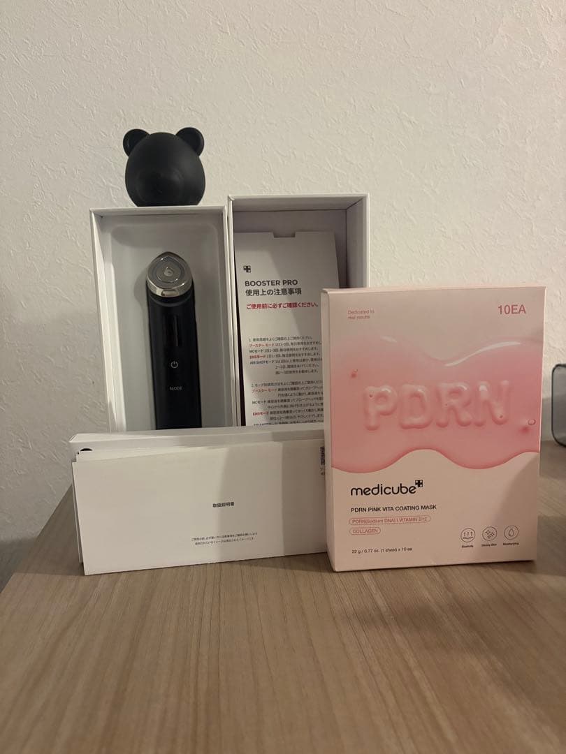 メディキューブ AGE-R ブースタープロ ブラック美顔器　キャップとパック8枚