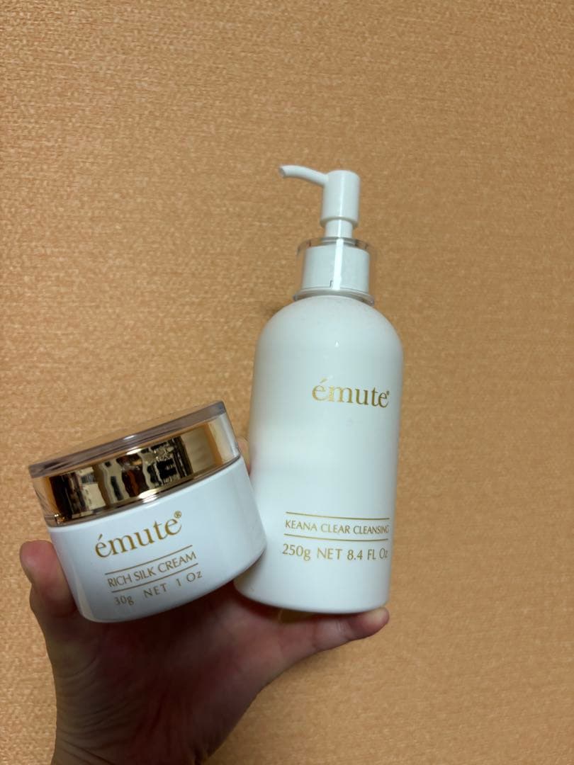 Emuteクレンジング、クリーム