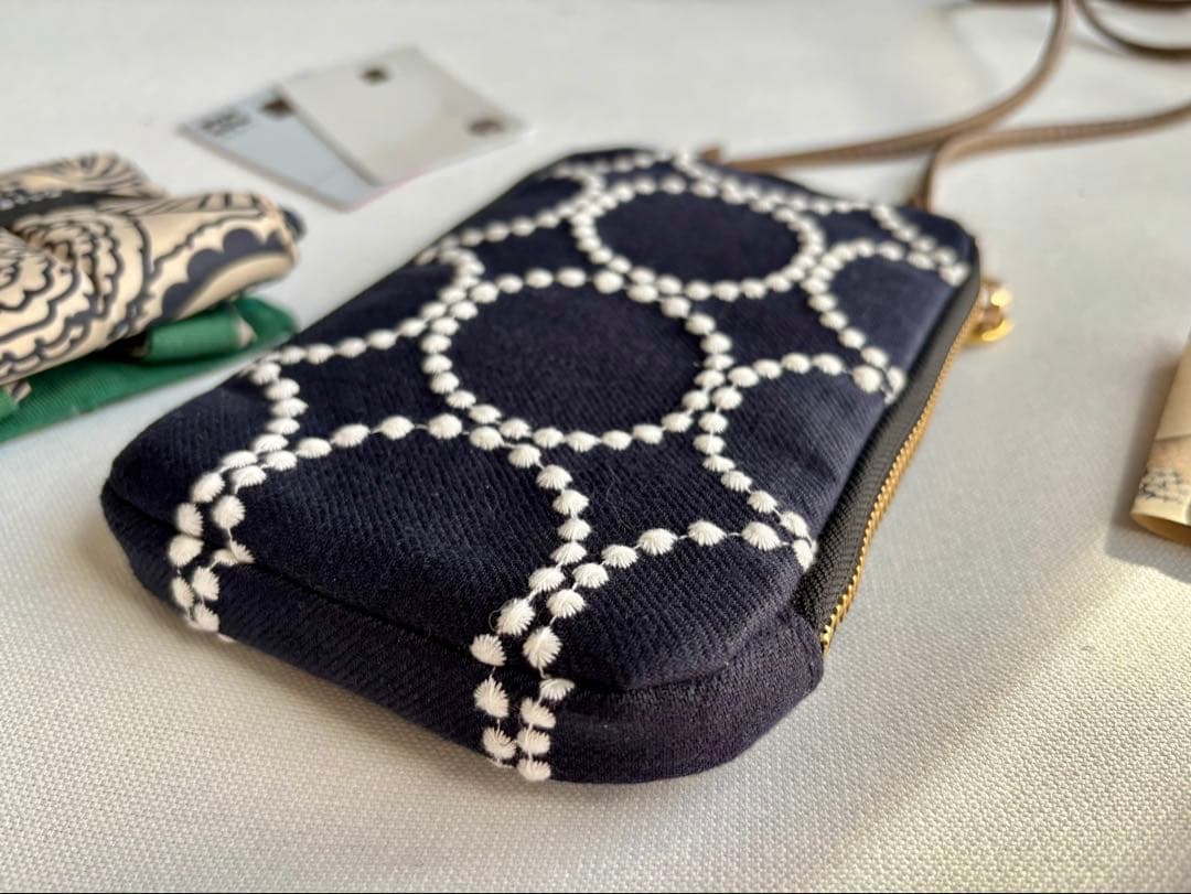 ★完成品【スマホショルダー】ミナペルホネン タンバリン navy×white