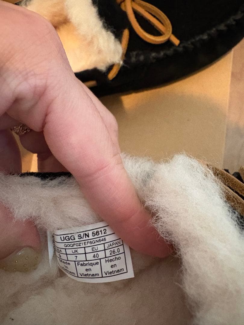 【ほぼ新品】UGG モカシン DAKOTA