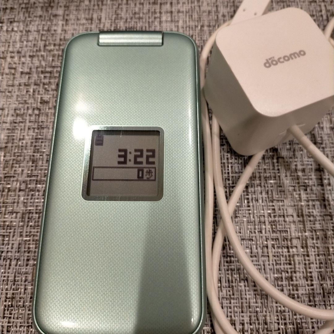 美品 らくらくフォン F-02J ドコモ純正充電器つき