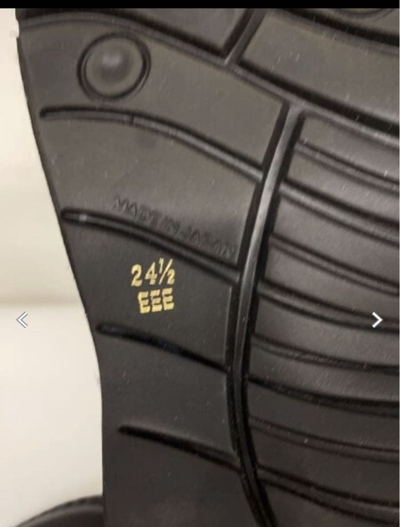 美品　VITA NOVA ゴム紐デザインショートブーツ　ブラック