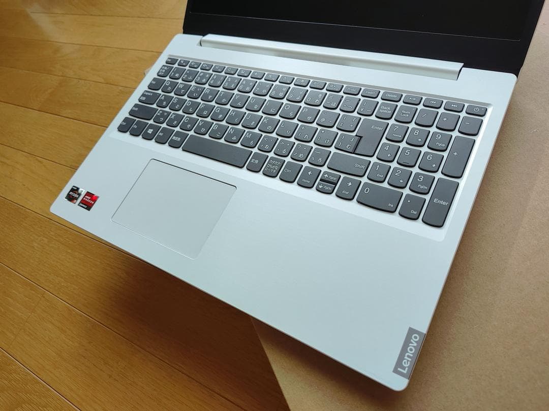 Lenovo Idiapadノートパソコン