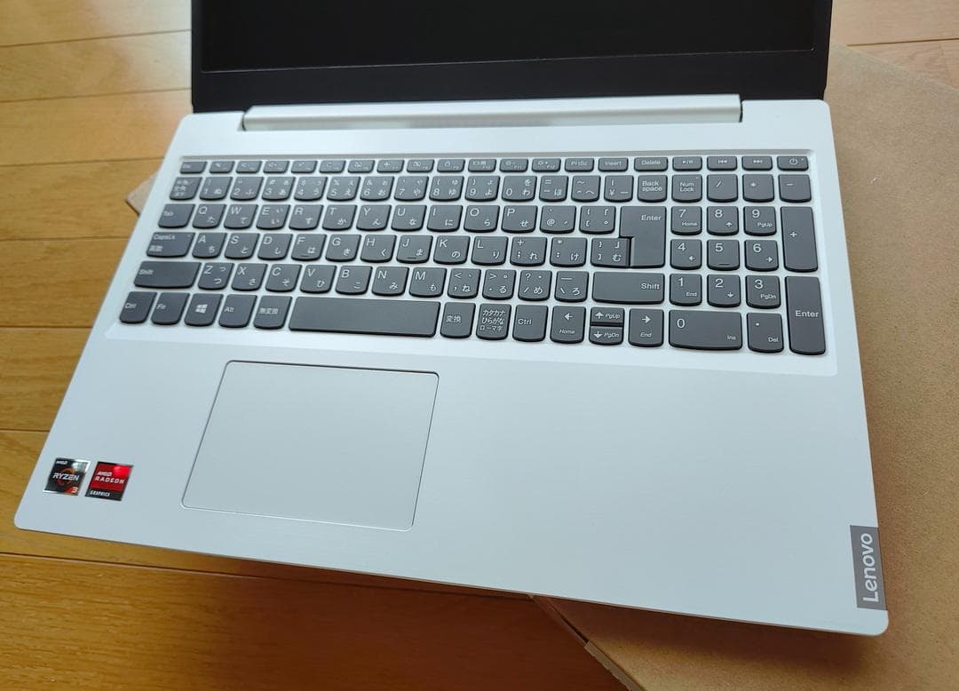 Lenovo Idiapadノートパソコン