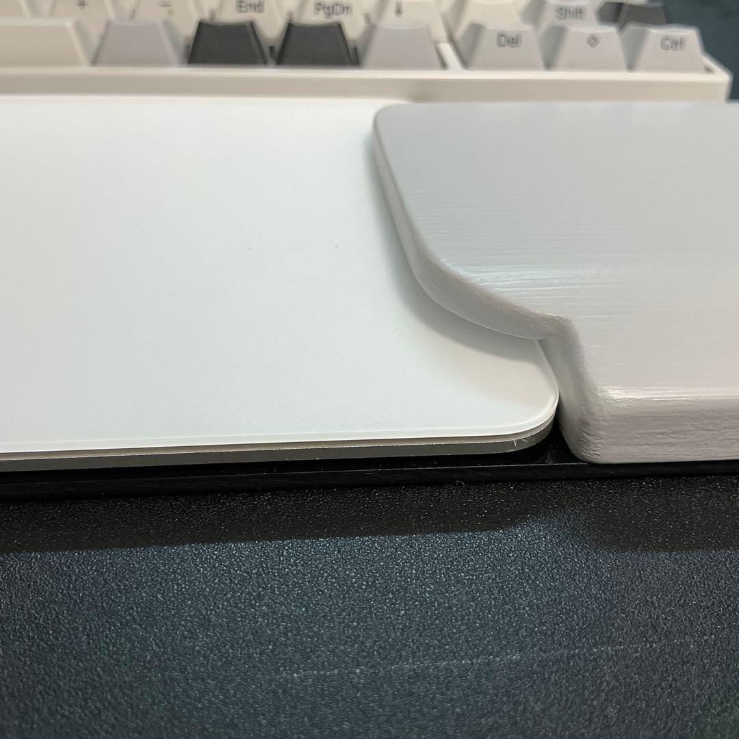 オーダー作品　リアルフォースR3TKL対応　ウイング付パームレスト ライトグレー