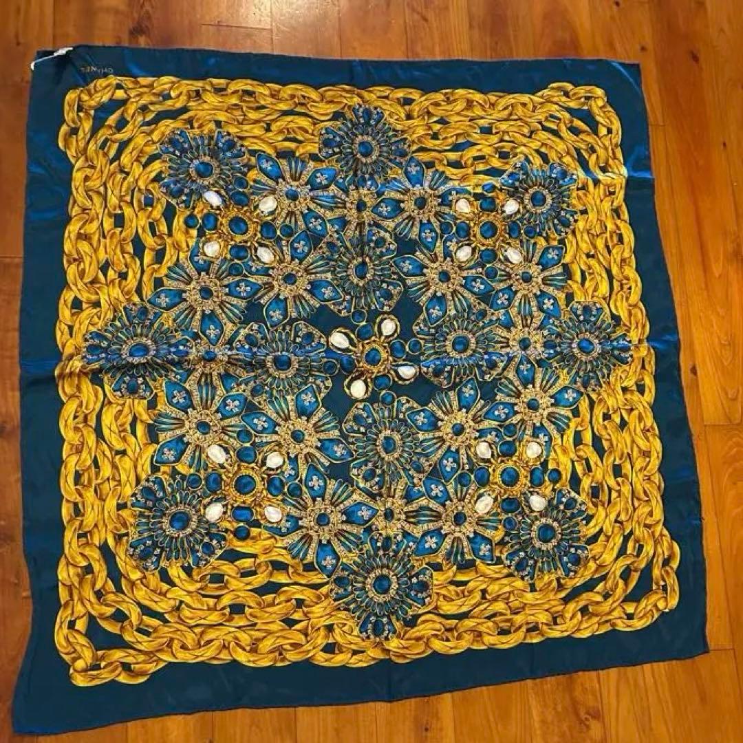 CHANEL シルクスカーフ　チェーン柄