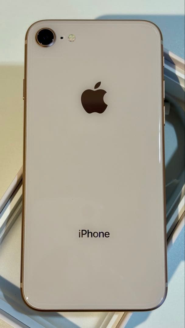 iPhone 8 SIMロックなし 64GB ゴールド本体