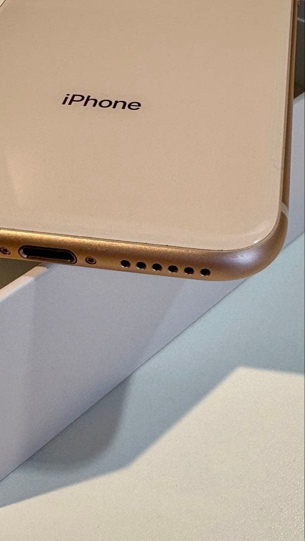 iPhone 8 SIMロックなし 64GB ゴールド本体