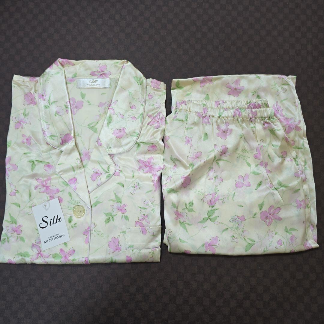 新品未使用　シルク パジャマ　MITSUKOSHI SHANGHAI 三越