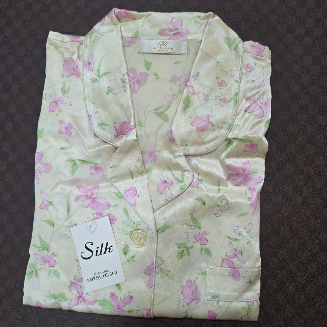 新品未使用　シルク パジャマ　MITSUKOSHI SHANGHAI 三越