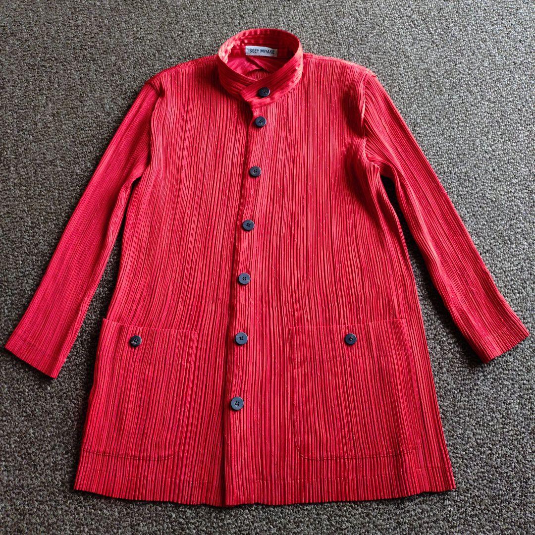 イッセイミヤケ 赤の長袖シャツ