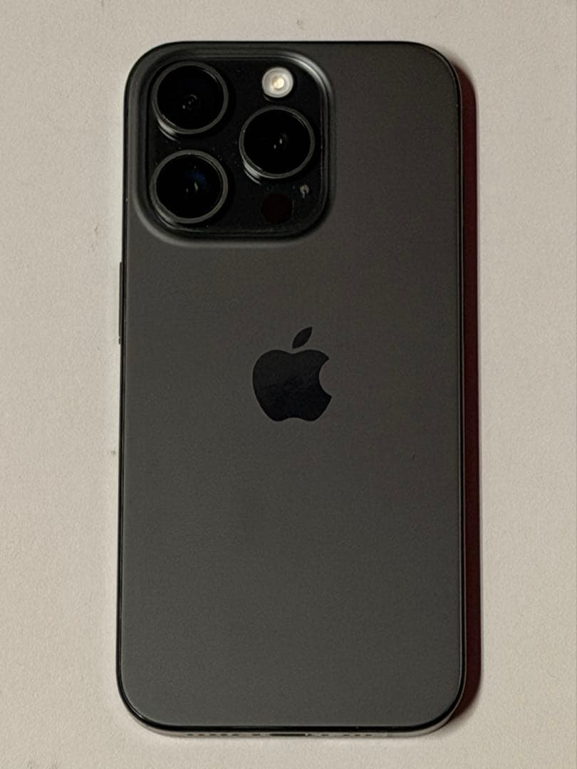 Apple iPhone 15 Pro ブラックチタン本体
