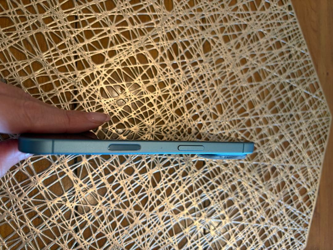 九喇痲さん専用【美品】Apple iPhone 16 ティール 256GB