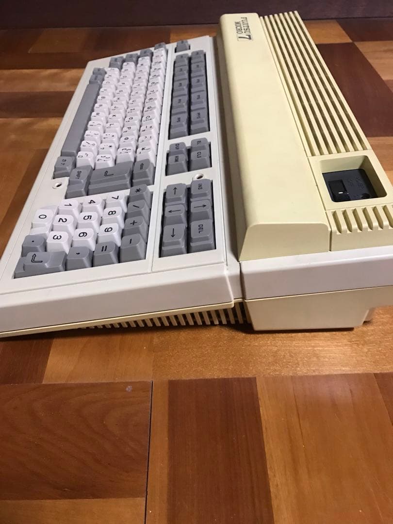 富士通FM7 FUJITSU MICRO 7 MB25010 レトロPC