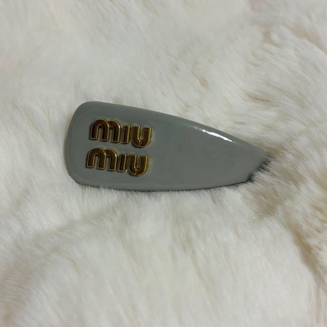 miumiu ヘアバレッタ