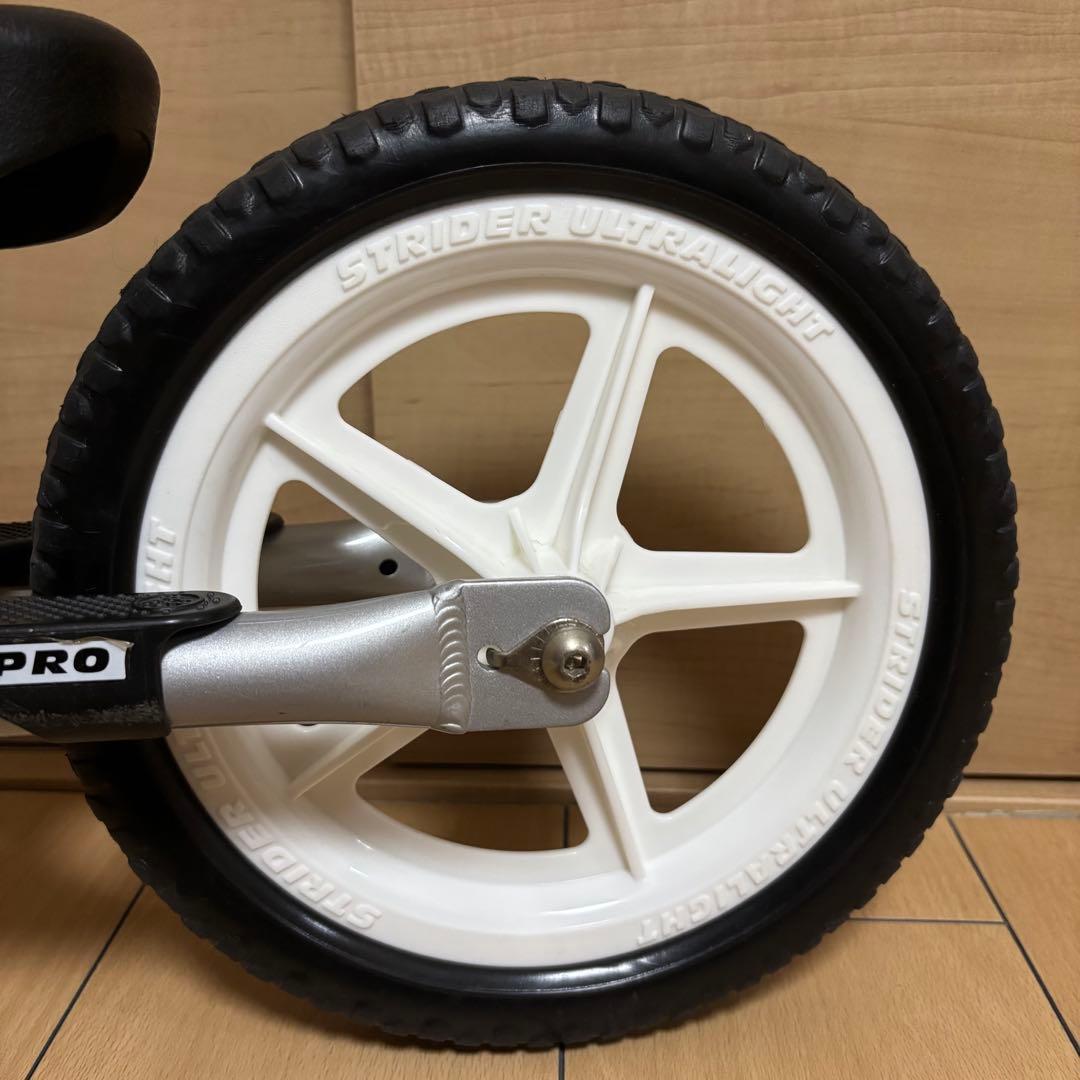【良品】ストライダー プロ バランスバイク 12インチ シルバー キックバイク