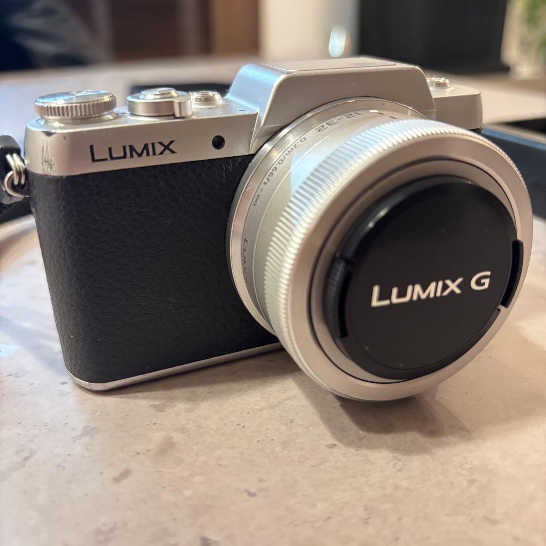 LUMIX DMC-GF7W デジタルカメラ　ダブルズームレンズセット