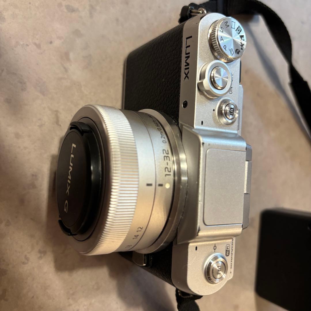 LUMIX DMC-GF7W デジタルカメラ　ダブルズームレンズセット