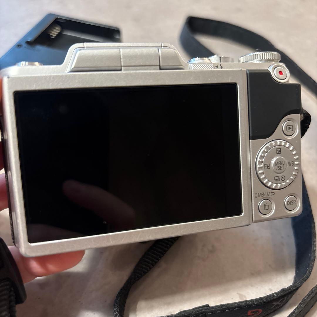 LUMIX DMC-GF7W デジタルカメラ　ダブルズームレンズセット