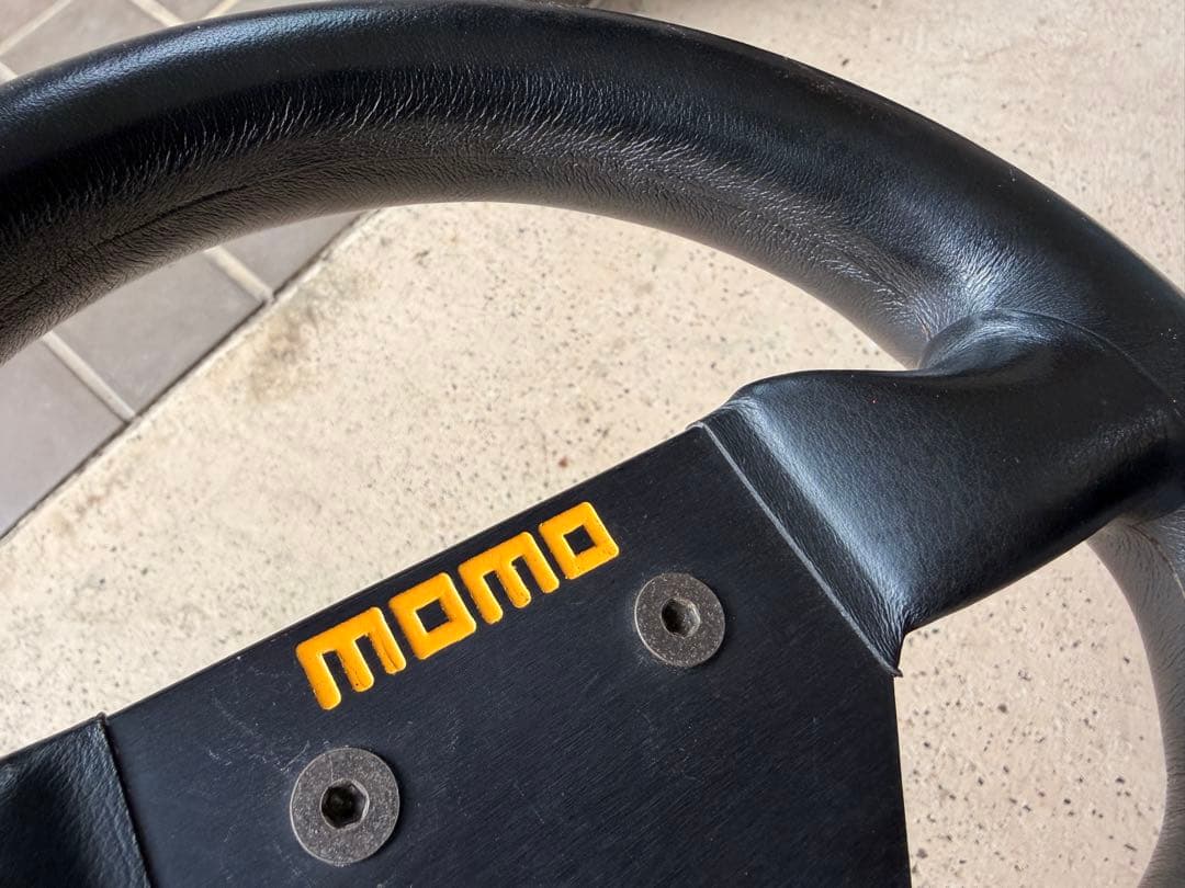 MOMO ステアリングホイール ボス付き スーパーセブン　ケータハム バーキン