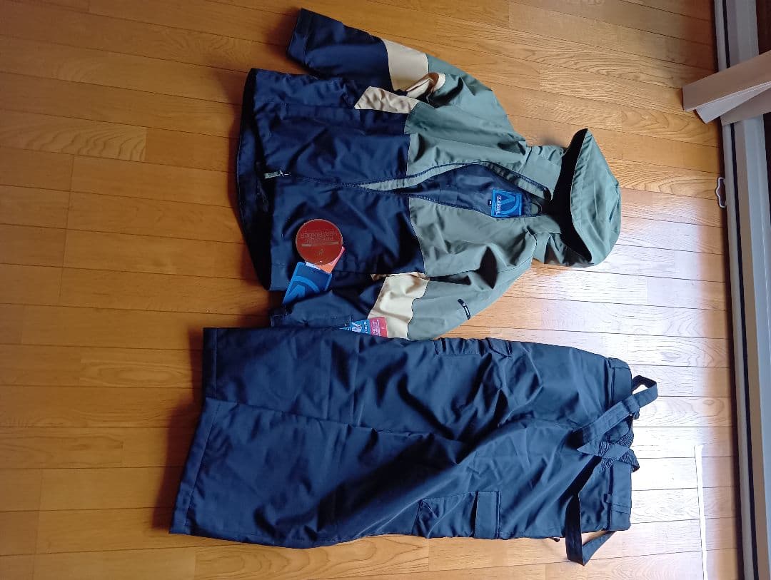 ジュニアスノーボードウェアセットサイズ160（ジャケット・パンツ）