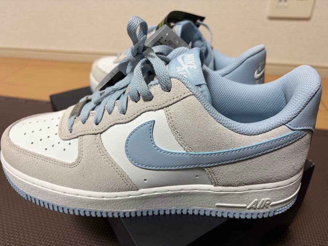 【新品】NIKE AIR FORCE 1 '07 LV8 26.5cm