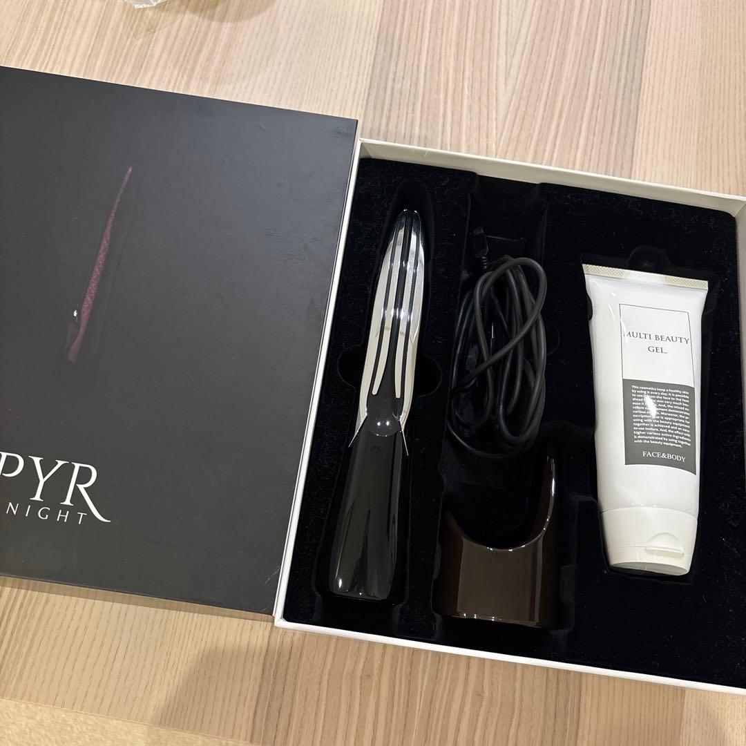 パイラナイト　PYR knight 美顔器