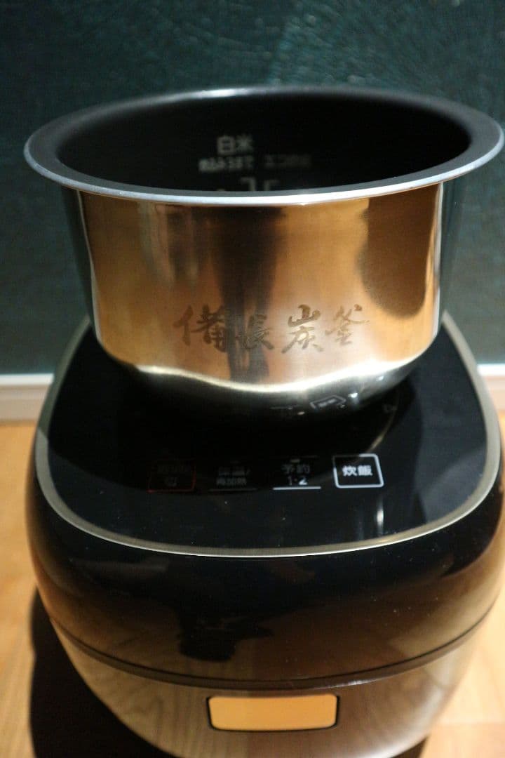 2025年製　Panasonic IHジャー炊飯器 SR-KT060-K