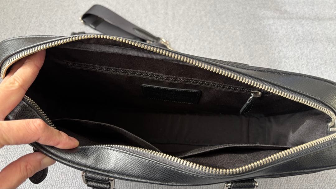 ト*モ様 COACH ブラック ビジネスバッグ