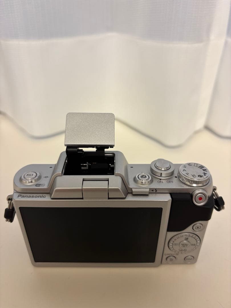 Panasonic DMC-GF7W ミラーレス一眼カメラ 本体
