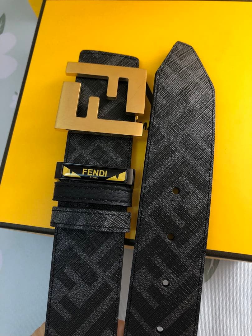 フェンディ　レザーベルト　FF金色金具　100ｃｍ　超美品