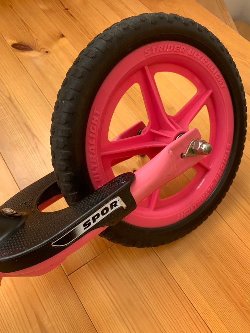 ★ストライダー★STRIDER★スポーツモデル★新品タイヤ1本★12インチピンク