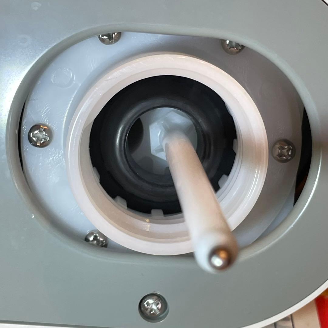 ソーダストリーム　ジェネシス(ホワイト) 満タンガスシリンダー2本、ボトル2本付