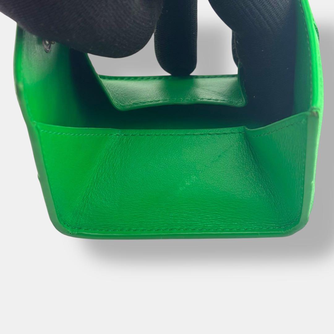 美品 現行 ボッテガヴェネタ カセット ケース グリーン レザー RFID