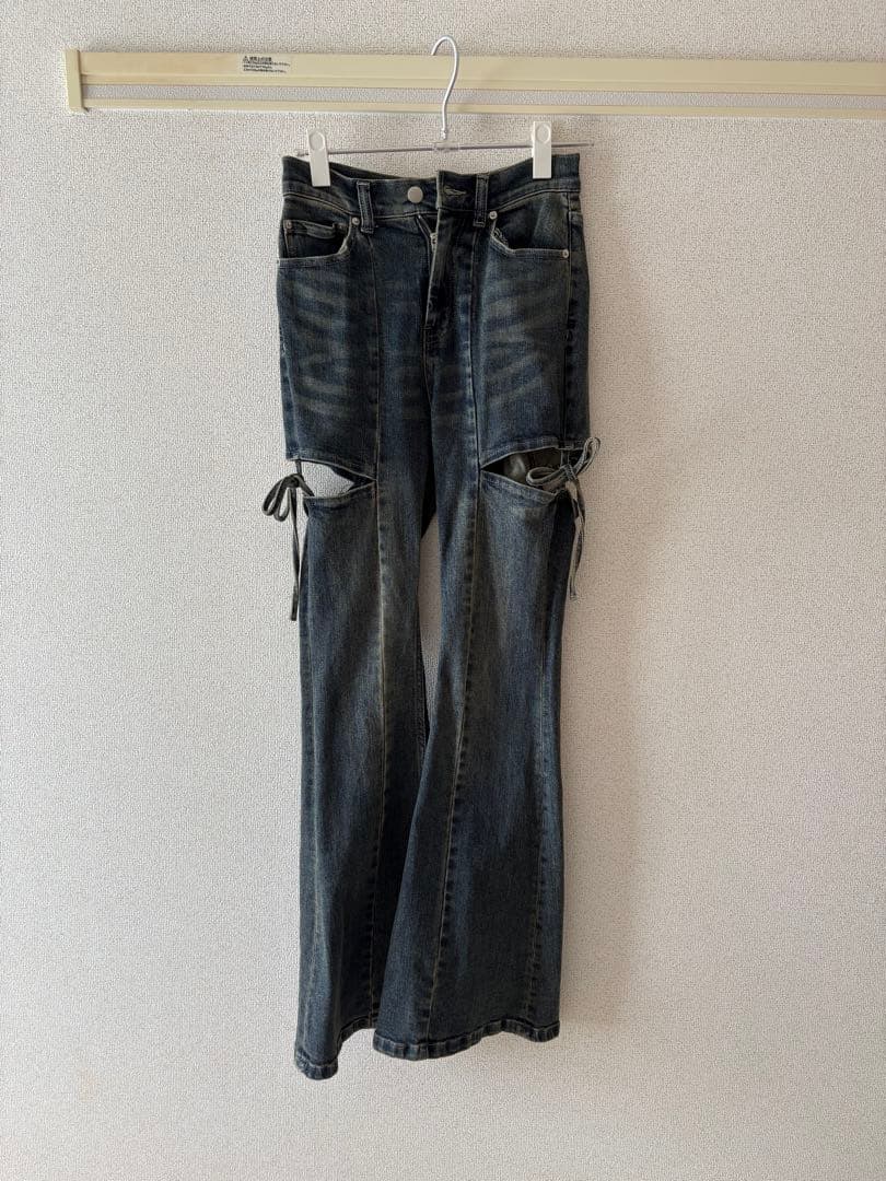 1月末まで値下げRESEXXYカットアウトリボンデニムパンツ