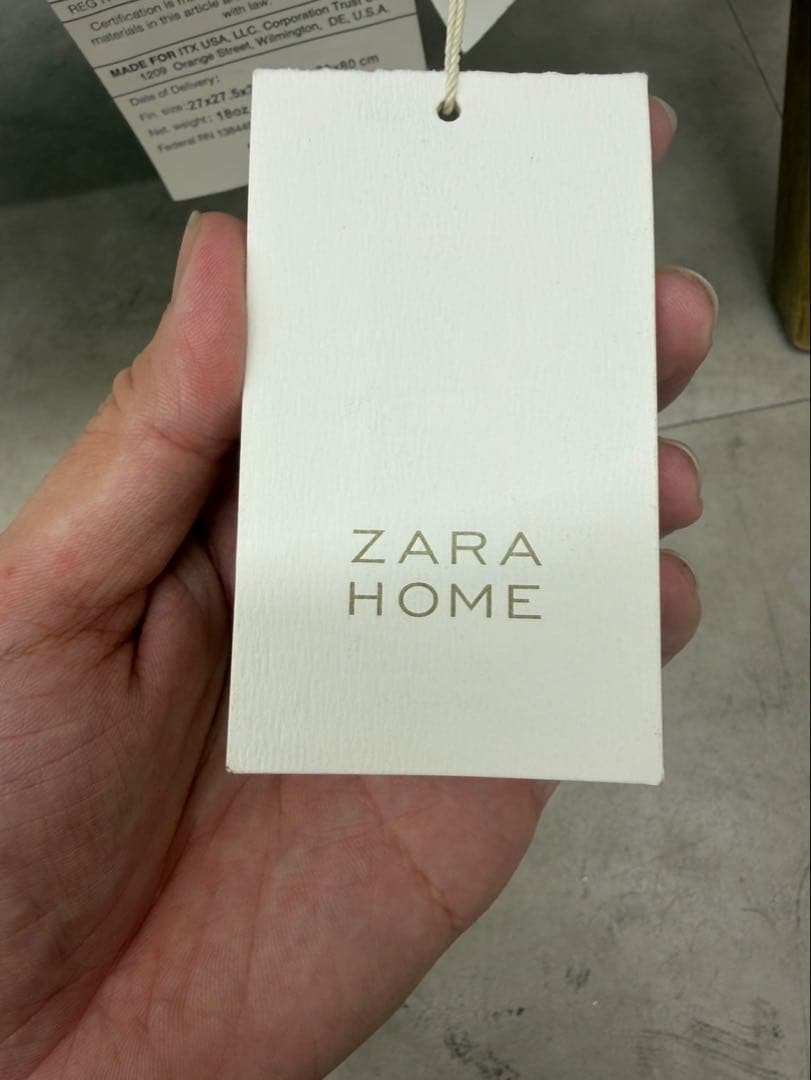 ZARA  アップホルスタード ブークレ アームチェア 中古品