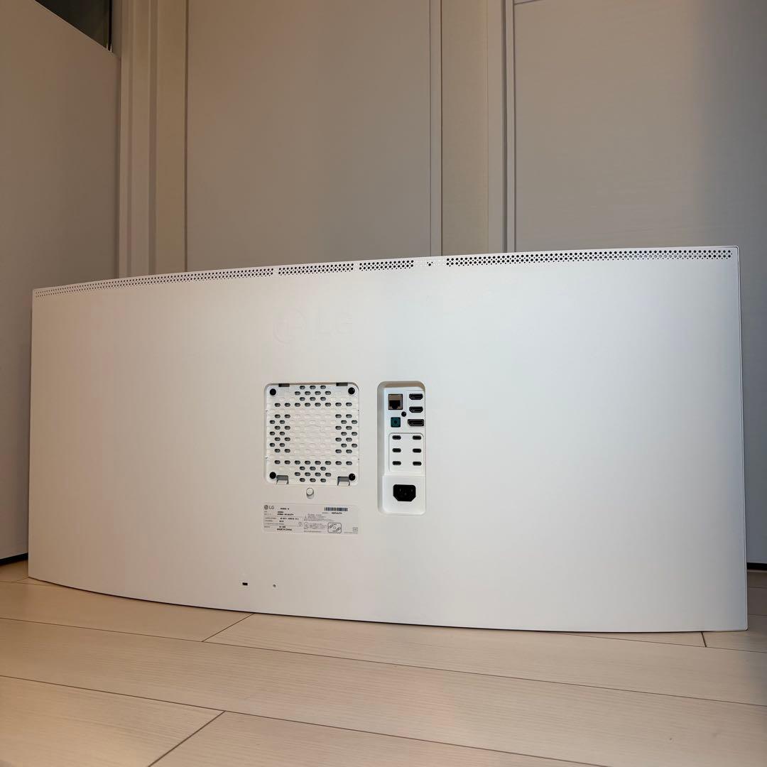 LG 40U990A-W 5K2K 120Hz Thunderbolt5モニター