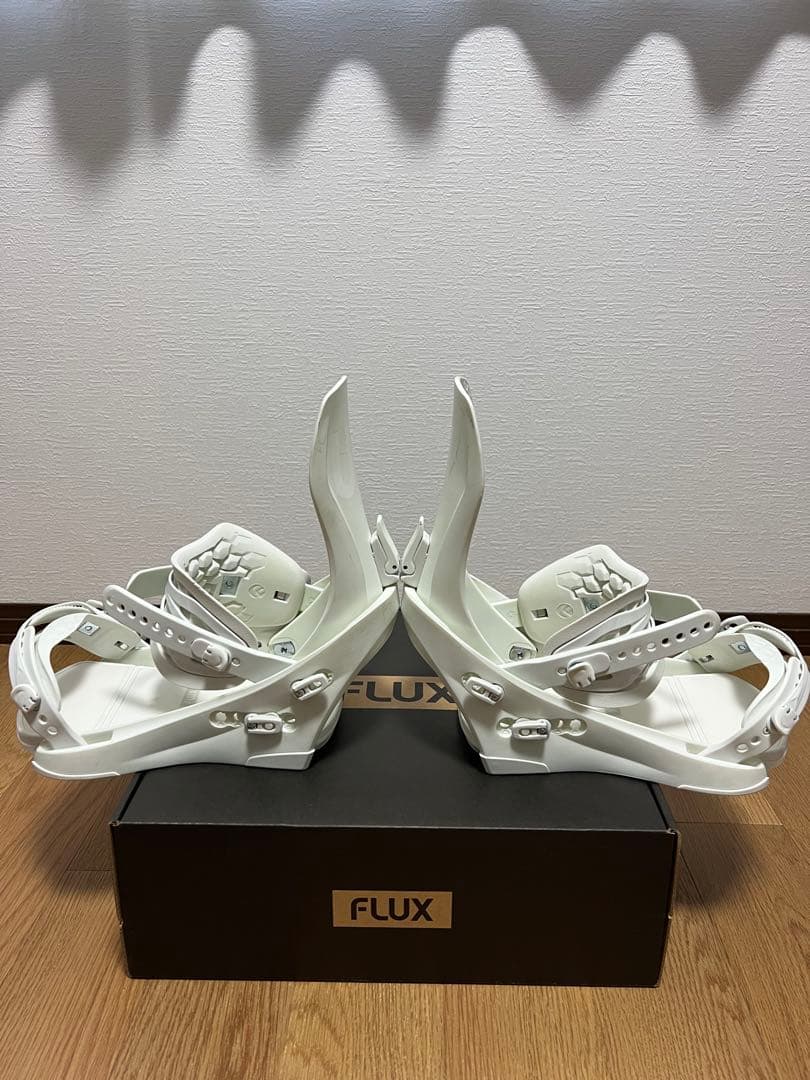 FLUX CV ホワイト ビンディング　23-24モデル　Mサイズ