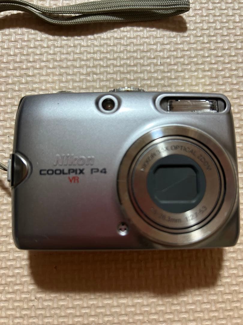 Nikon COOLPIX P4 VR シルバー約810万画素／光学3.5
