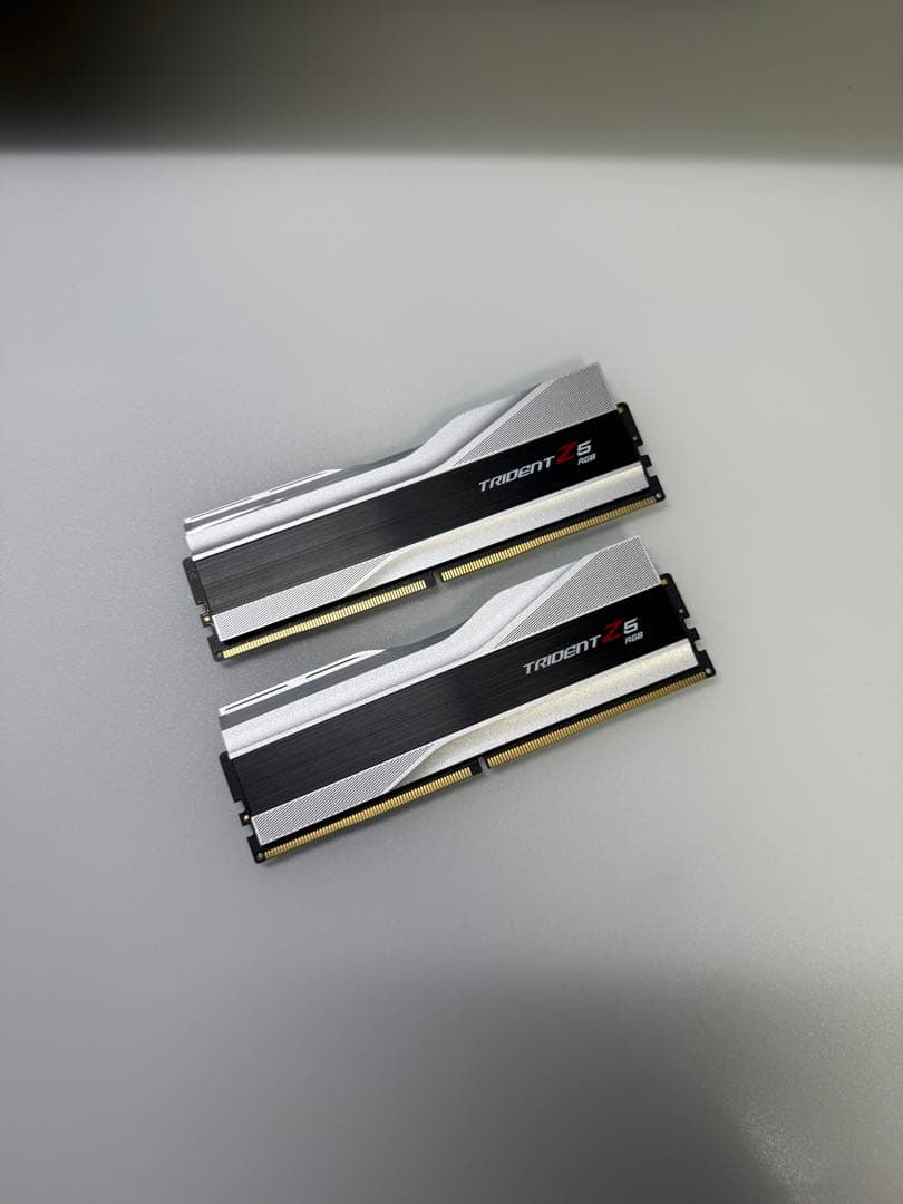 メモリー g.skill Trident Z RGB 32GB DDR5 6000mhz