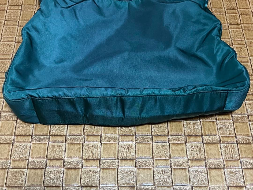 イタリア製　プラダ　テスート　ナイロン肩掛けバッグ　/緑　三角ロゴ　ハンドバッグ