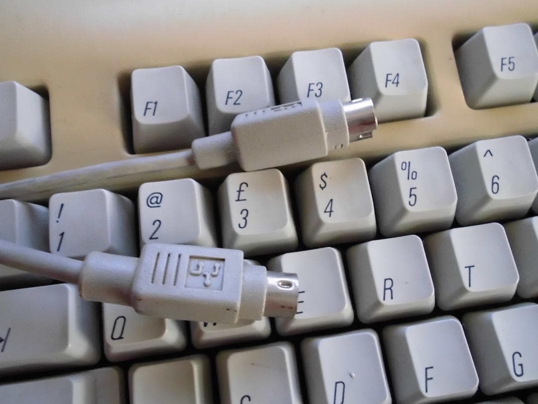 【動作確認済み・ジャンク扱い】 7500/100 キーボード マウス付き