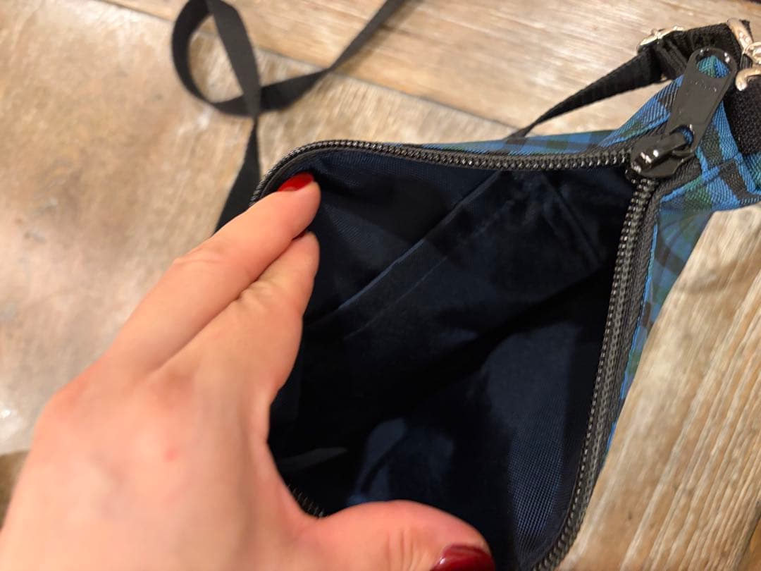 1/4まで　未使用　ファミリア　ポシェット　グリーン